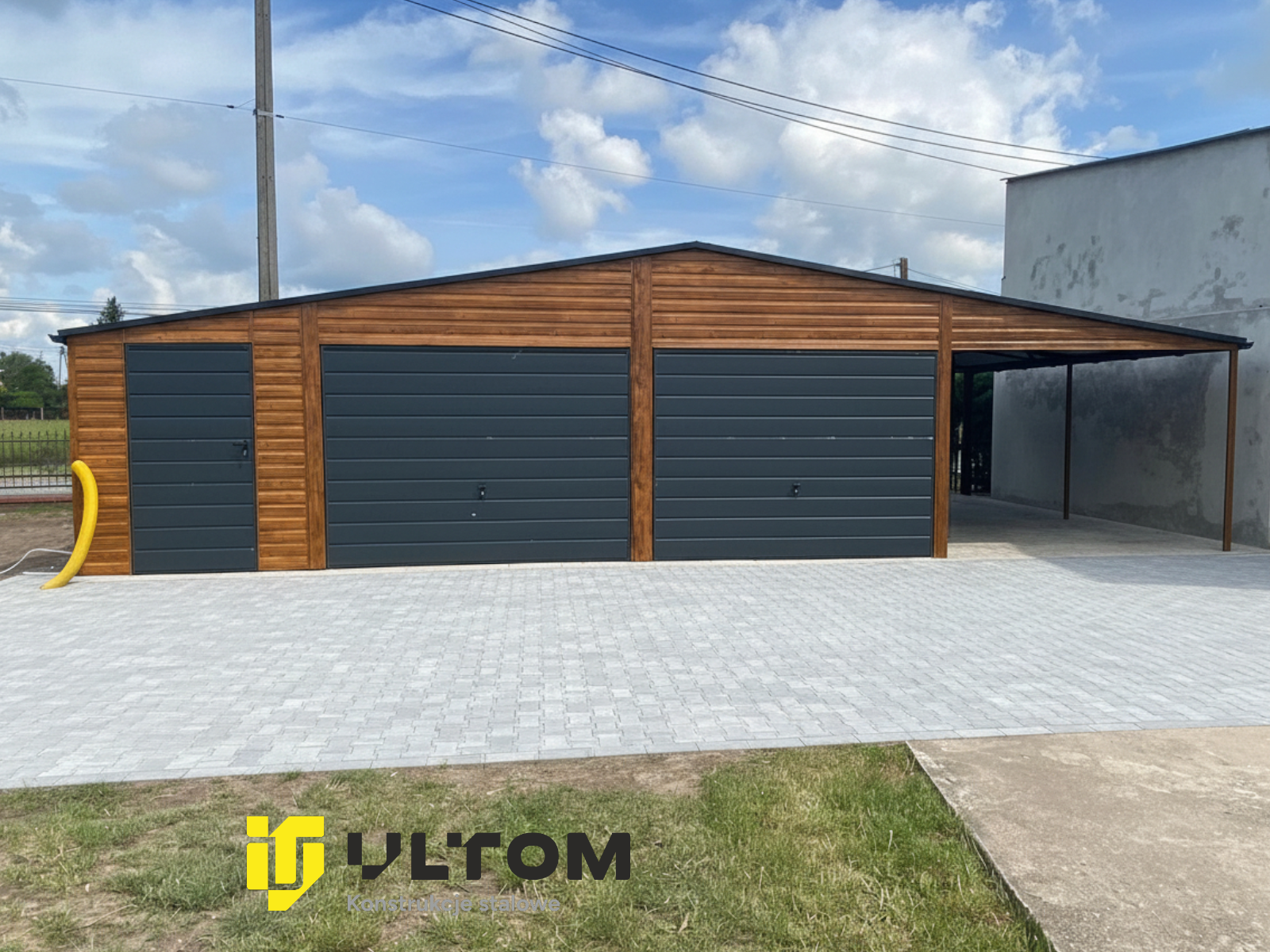 Garaż 8m x 5,5 m | dwuspadowy +wiata 3m x 5,5m kolor drewnopodobny + ral 7016