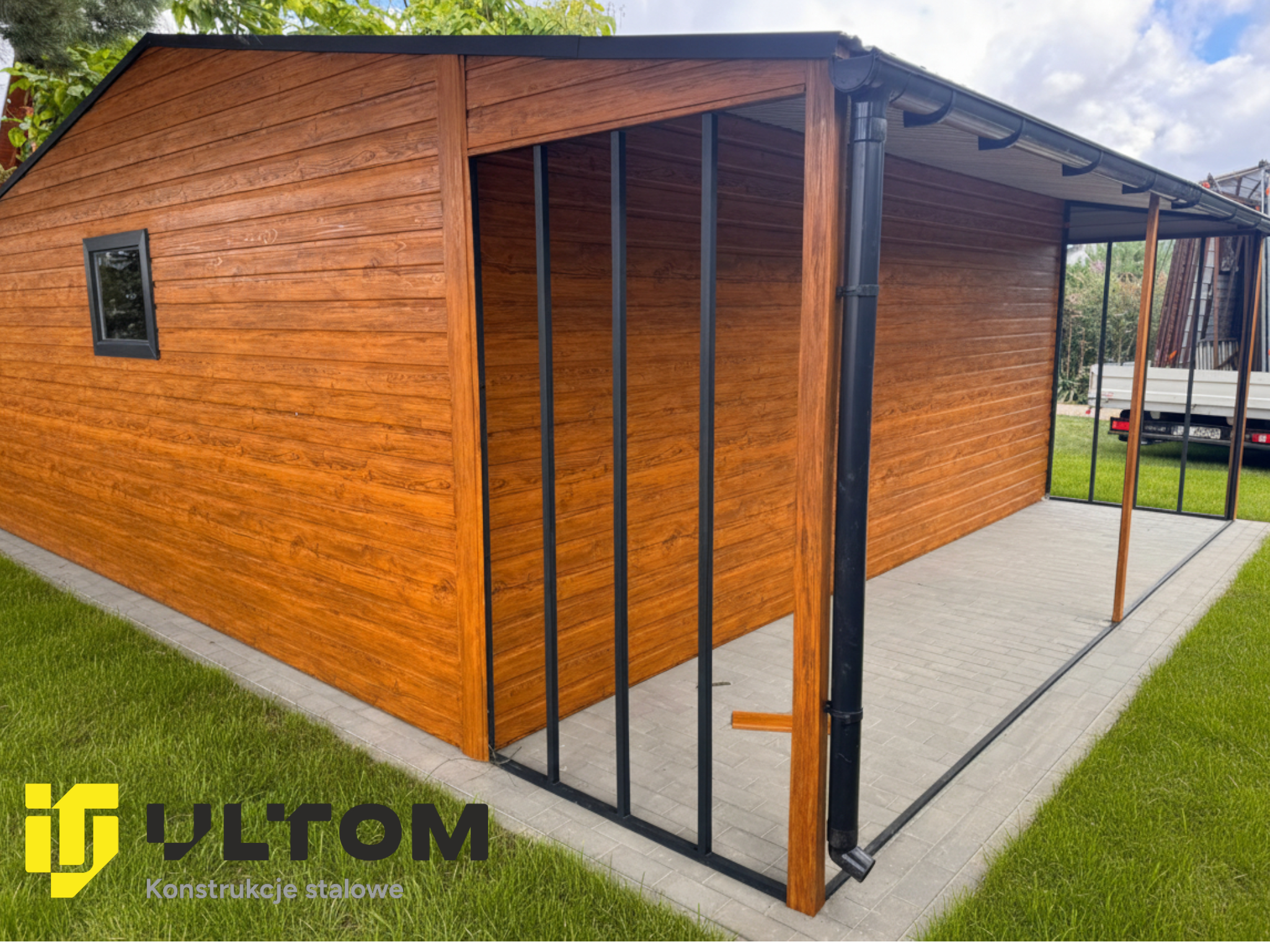 Garaż 6m x 7m | dwuspadowy + drewutnia 1,5m x 7m kolor drewnopodobny + ral 7016 Garaż 6m x 7m | dwuspadowy + drewutnia 1,5m x 7m kolor drewnopodobny + ral 7016